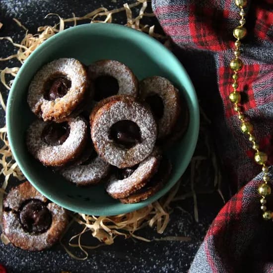 लिंज़र बिस्कुट | Linzer Cookies | How to make Linzer cookies