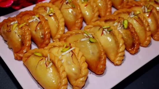 मावा गुजिया | Mawa Gujiya | Gujiya Indian Dessert | How to make Gujiya