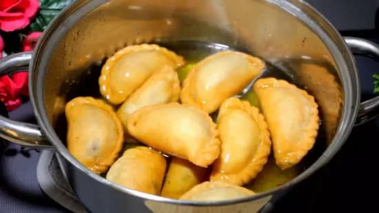 मावा गुजिया | Mawa Gujiya | Gujiya Indian Dessert | How to make Gujiya