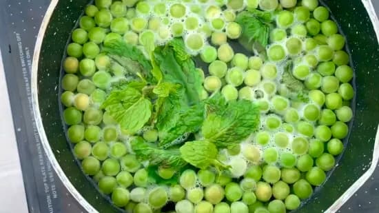 Pesto Crostini | Toasted Bread with Pesto