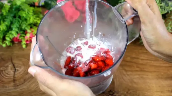 3 Ingredients Strawberry Kulfi Recipe