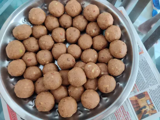 आटे के लड्डू | Aate ke Laddo | Indian Wheat Dessert