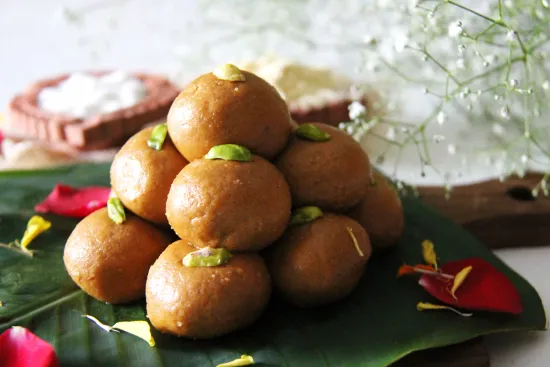 बेसन लड्डू | Besan Ladoo | Gram Flour Dessert