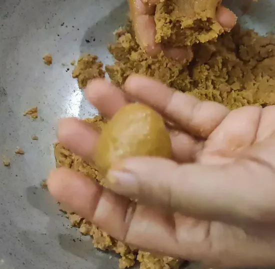 बेसन लड्डू | Besan Ladoo | Gram Flour Dessert