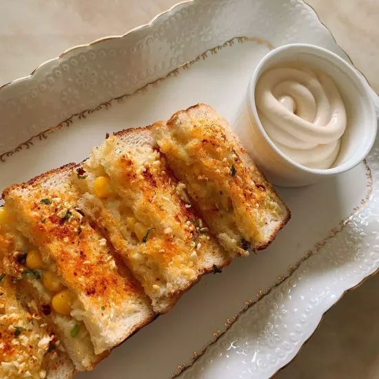 चीज़ वाले गार्लिक ब्रेड | Cheesy garlic bread