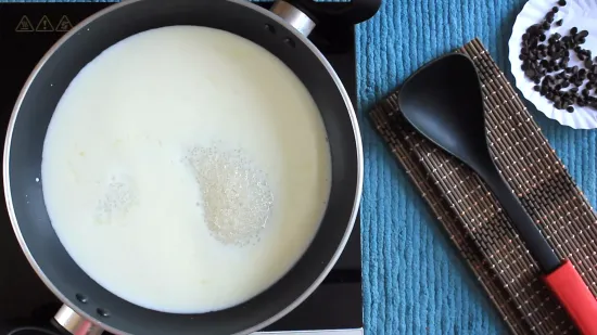 बिना अंडे के आइसक्रीम और वॉफ़ल कोन | Eggless Icecream and Waffle Cone