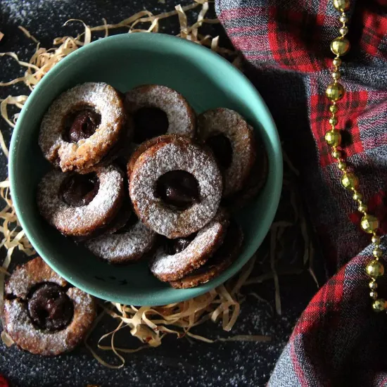 लिंज़र बिस्कुट | Linzer Cookies | How to make Linzer cookies
