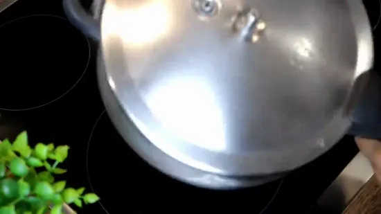 बिहारी लिट्टी चोखा | Bihari Litti Chokha In Pressure Cooker