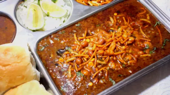 Misal Pav | Maharashtrian Misal Pav