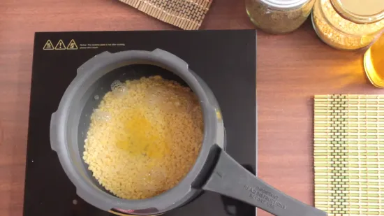 मूँग दाल तड़का और प्याज़ की रोटी | Moong Daal Tadka and Onion Roti Recipe