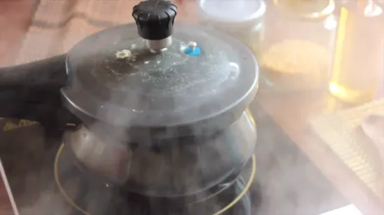 मूँग दाल तड़का और प्याज़ की रोटी | Moong Daal Tadka and Onion Roti Recipe