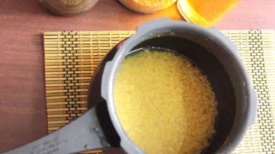 मूँग दाल तड़का और प्याज़ की रोटी | Moong Daal Tadka and Onion Roti Recipe