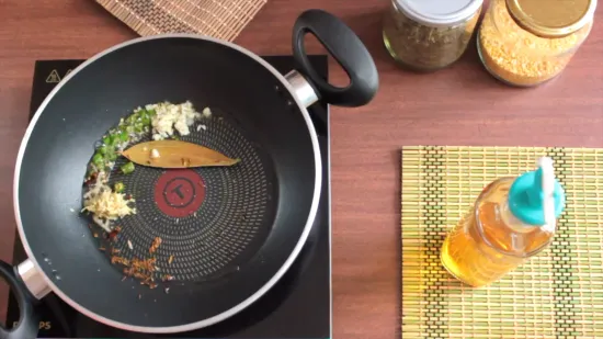 मूँग दाल तड़का और प्याज़ की रोटी | Moong Daal Tadka and Onion Roti Recipe