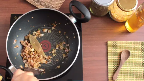 मूँग दाल तड़का और प्याज़ की रोटी | Moong Daal Tadka and Onion Roti Recipe