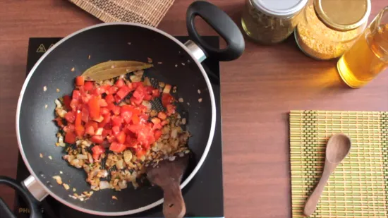 मूँग दाल तड़का और प्याज़ की रोटी | Moong Daal Tadka and Onion Roti Recipe