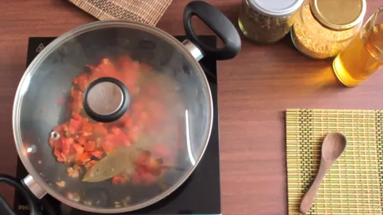 मूँग दाल तड़का और प्याज़ की रोटी | Moong Daal Tadka and Onion Roti Recipe