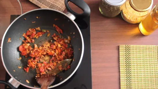 मूँग दाल तड़का और प्याज़ की रोटी | Moong Daal Tadka and Onion Roti Recipe