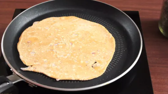 मूँग दाल तड़का और प्याज़ की रोटी | Moong Daal Tadka and Onion Roti Recipe