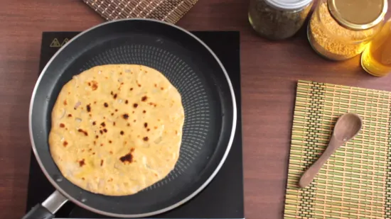 मूँग दाल तड़का और प्याज़ की रोटी | Moong Daal Tadka and Onion Roti Recipe