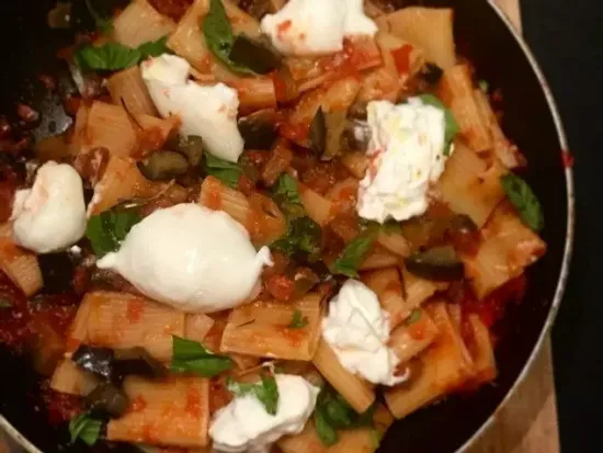 पास्ता बेंगन के साथ | Pasta with Eggplants and Burrata