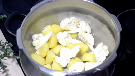 पाव भाजी | Pav Bhaji | Mumbai Style Pav Bhaji with a twist