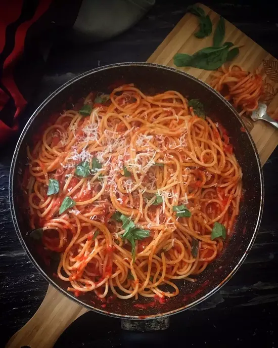 स्पेगेटी अल पोमोडोरो | Spaghetti Al Pomodoro